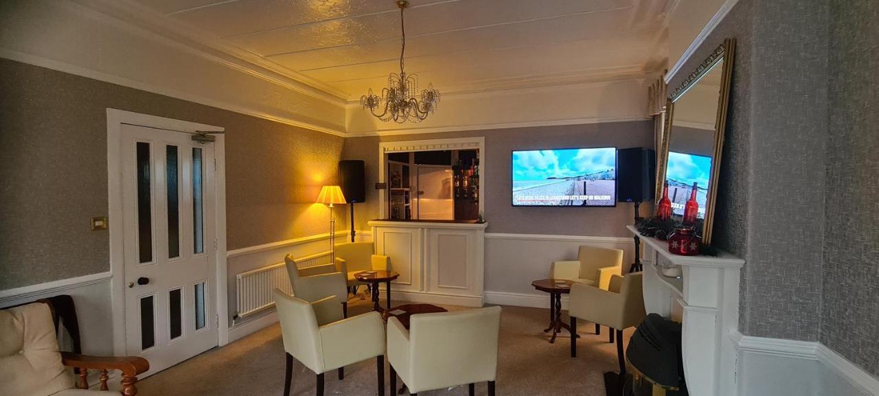Sunnycroft Private Hotel Лландидно Экстерьер фото
