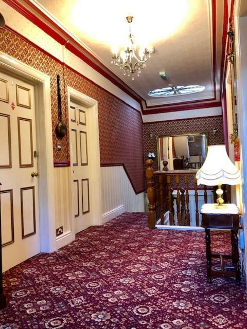 Sunnycroft Private Hotel Лландидно Экстерьер фото